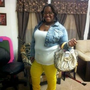 Meet your Posher, Deshona